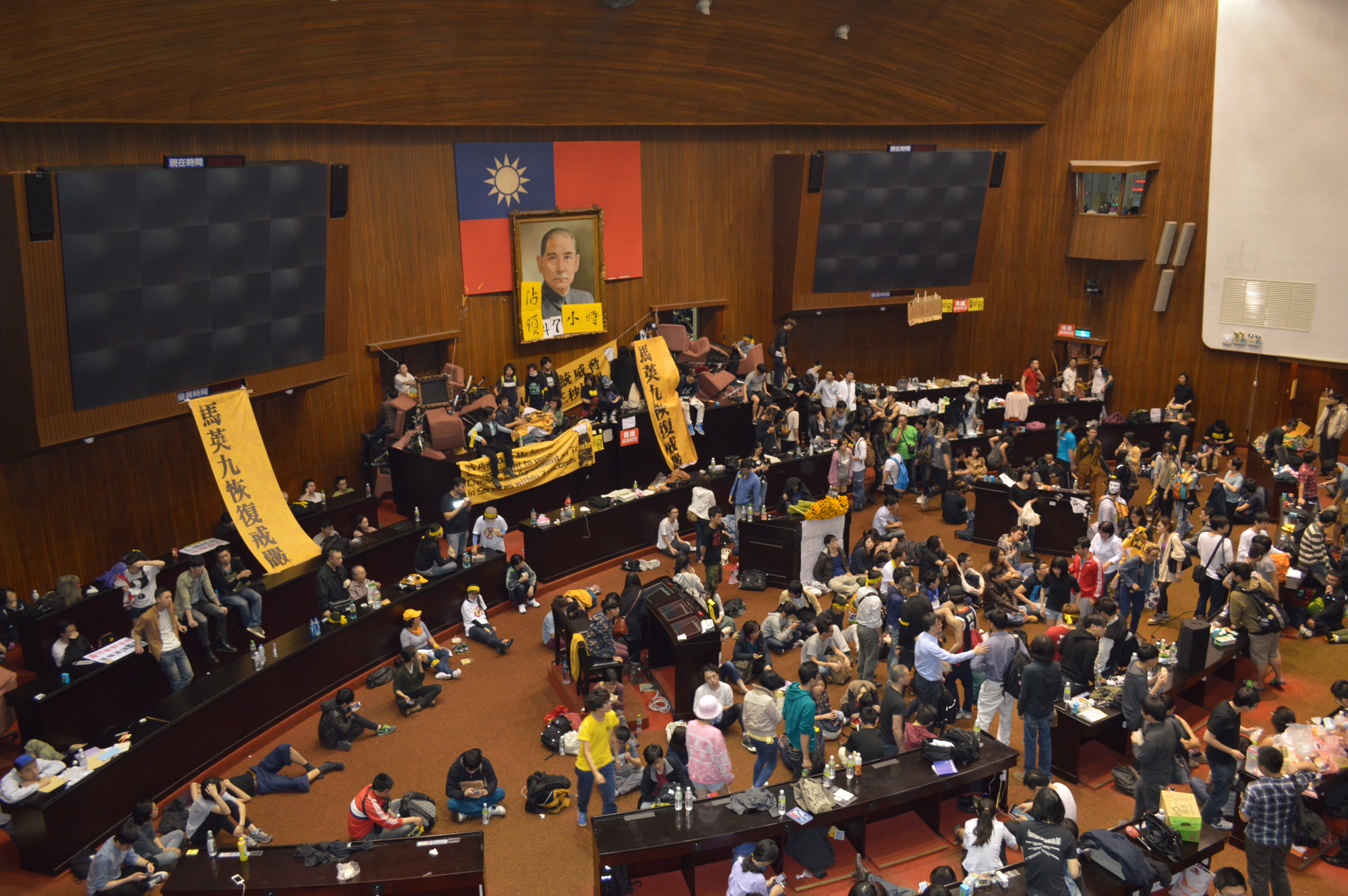 2014年3月18日，台湾群众占领立法院议场